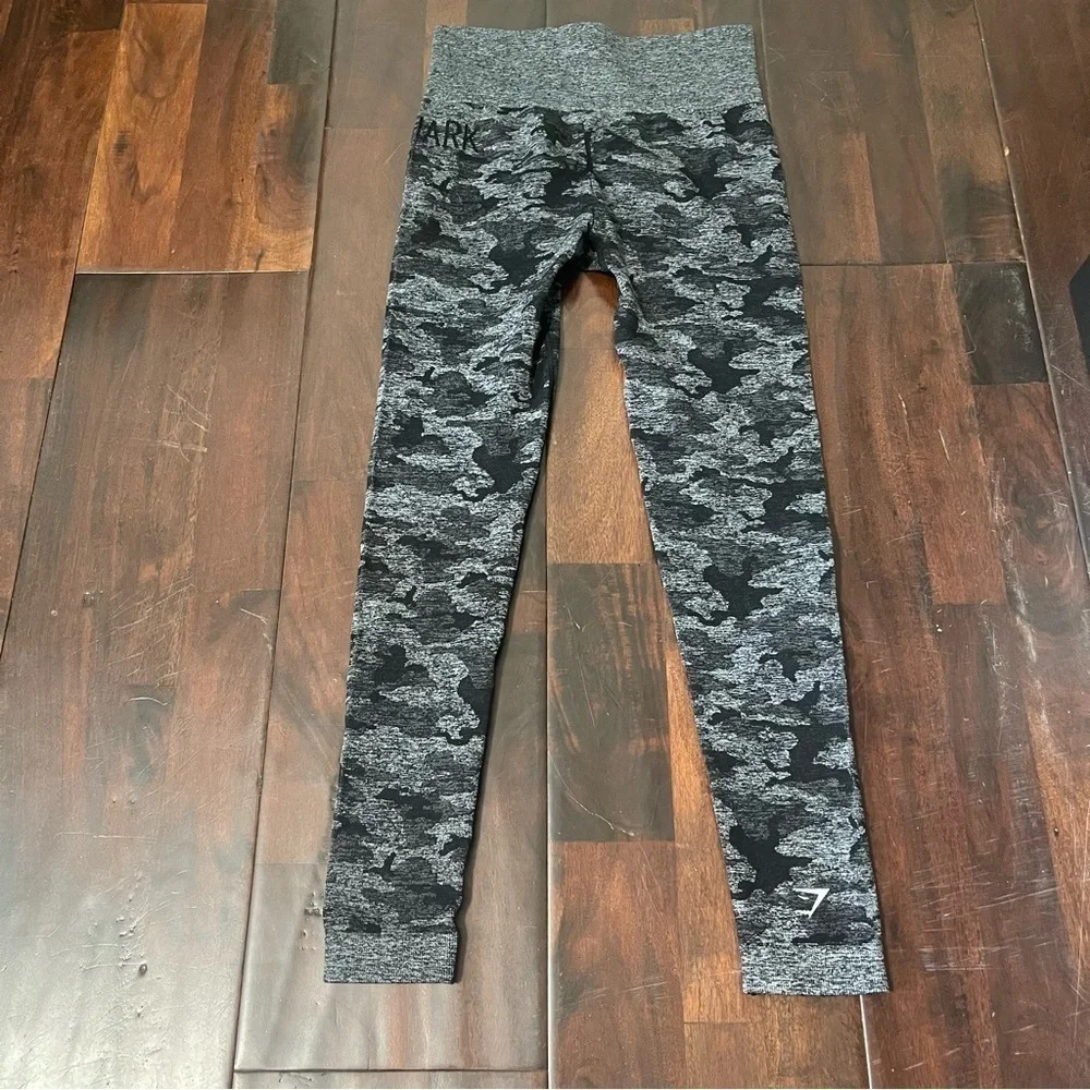 Gymshark Adapt Women’s Leggings Size Small Gray And Black Camo